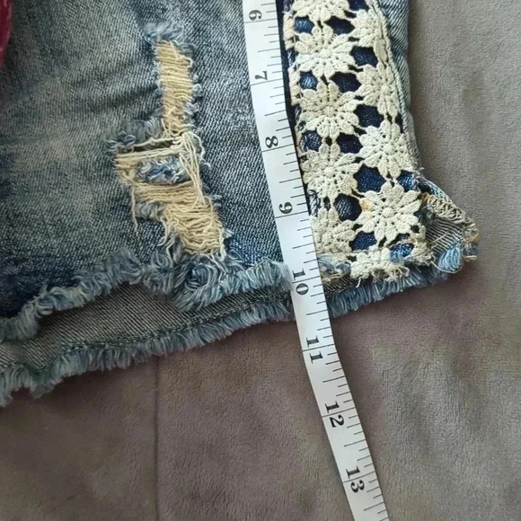 Mossimo Supply CO. Low rise shorts - Picture 7 of 9